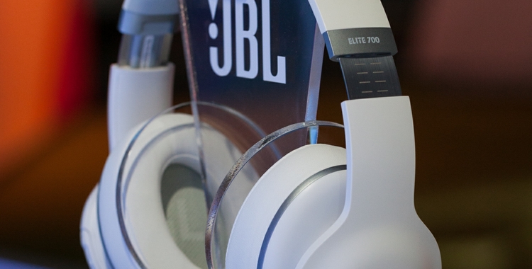 JBL Everest™ ELITE 700 OTA & Award-Winning SDK Features Deliver