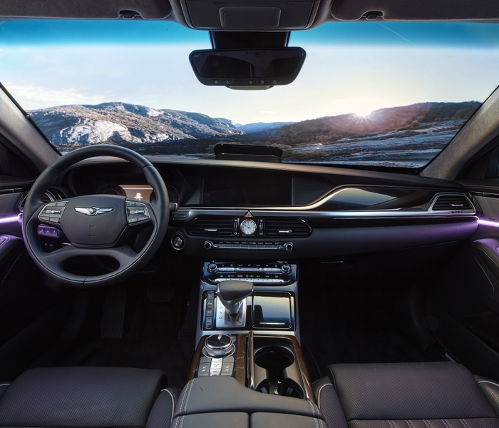 SUMMIT Next_INTERIOR_DASH_WITH_PROJECTION