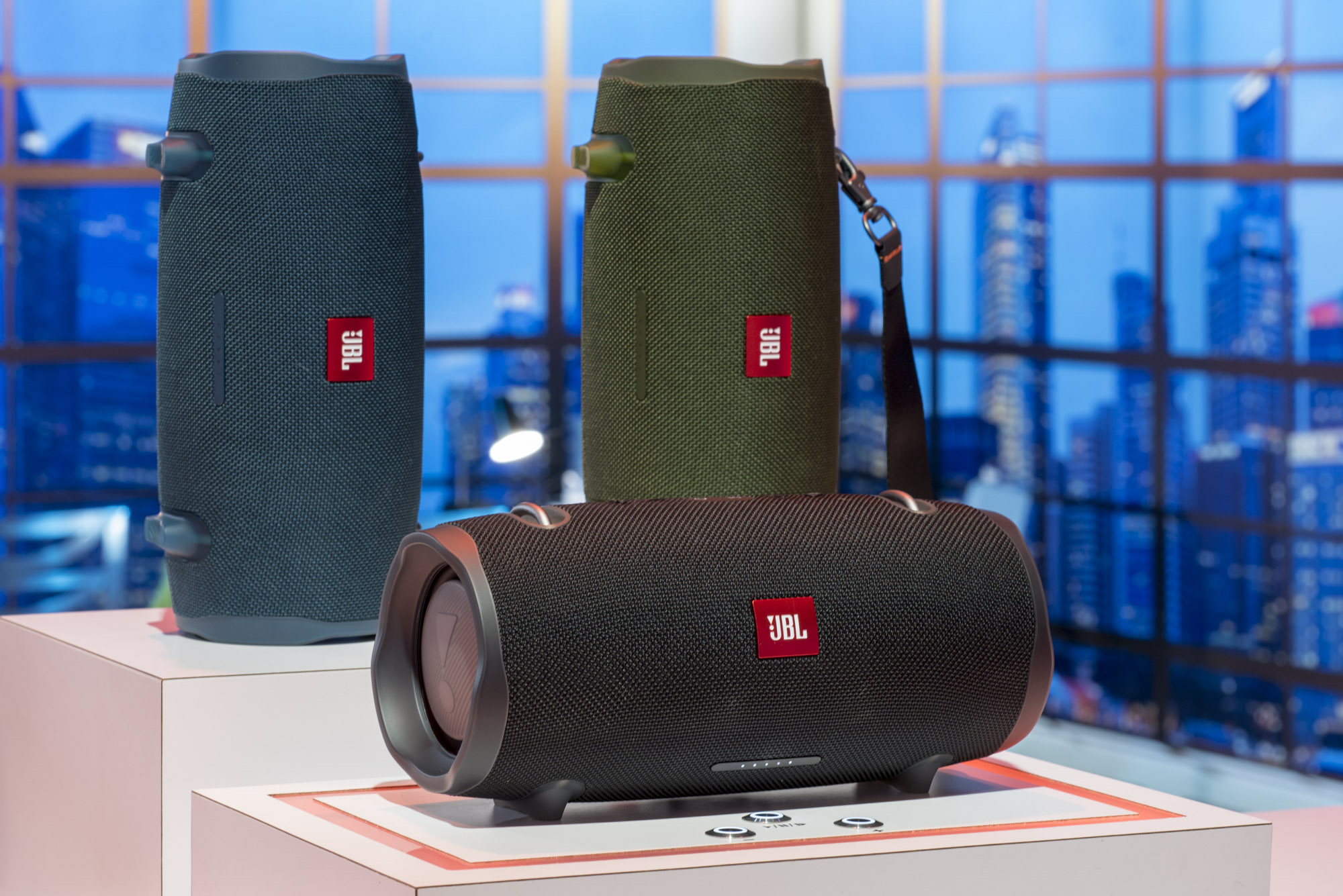 The JBL® Xtreme 2 Makes Waves with its Powerful Audio Performance 