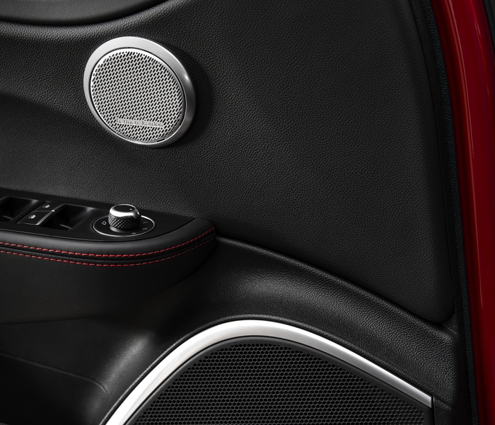 AlfaRomeo_HarmanKardon_Speaker_1_201803061656