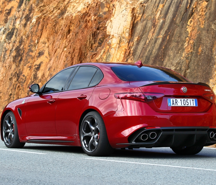 AlfaRomeo_Giulia-Quadrifoglio_HarmanKardon_54_201803062027
