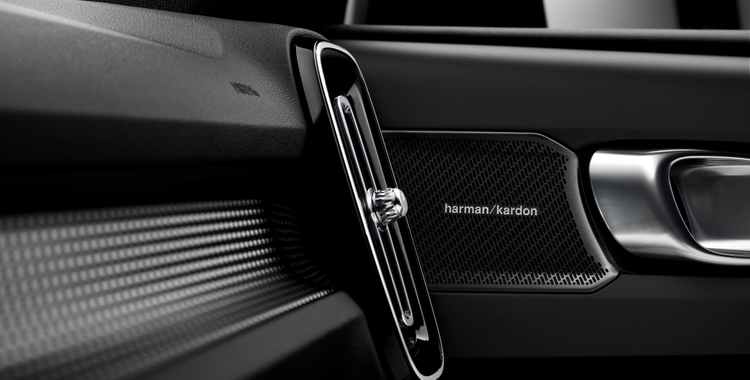 213038_New Volvo XC40 - Harman Kardon speakers