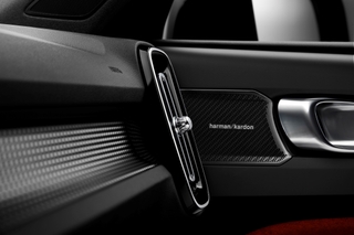 213038_New_Volvo_XC40_Harman_Kardon_speakers