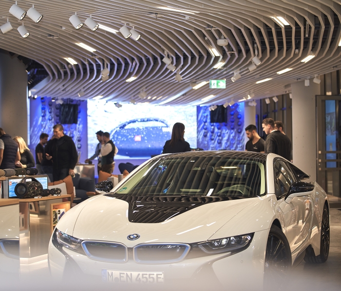 HARMAN Experience Store People