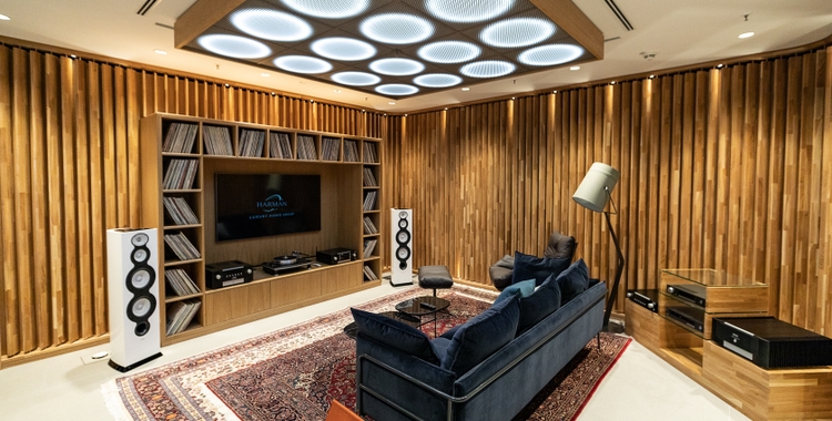 Luxury Studio_Listening Room_v1_201905131956
