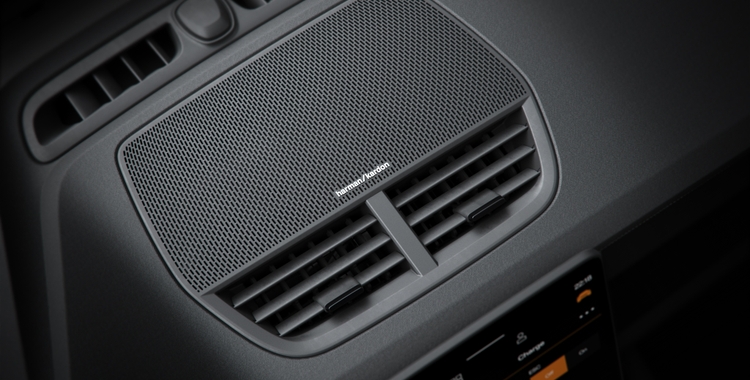 HK_Polestar2_CenterSpeaker