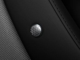 HK_Polestar2_DoorSpeaker