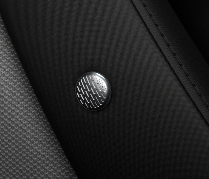HK_Polestar2_DoorSpeaker