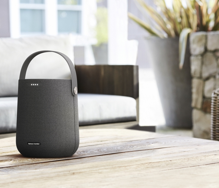 Harman Kardon Citation 200 Lifestyle Image Black Patio
