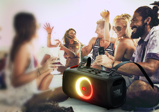 CH_JBL_PARTY_BOX_ON-THE-GO_Backlifestyle_20200601_RT_V1