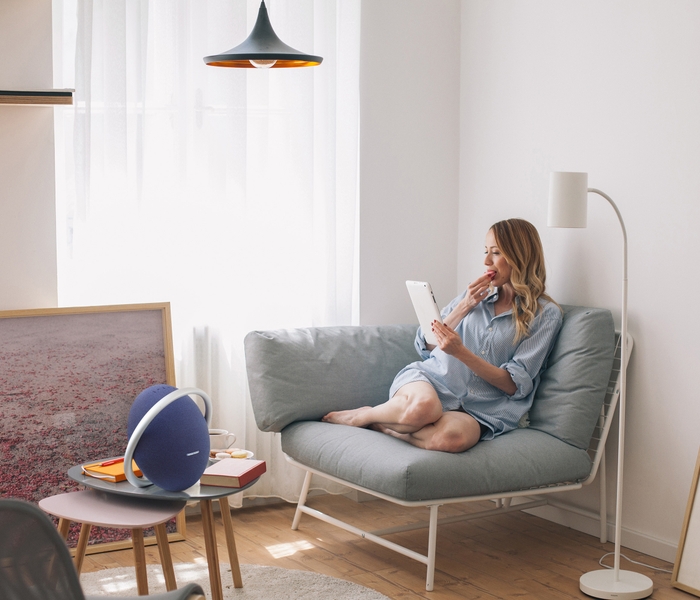 HK_ONYX_STUDIO8_BLUE_LIVING