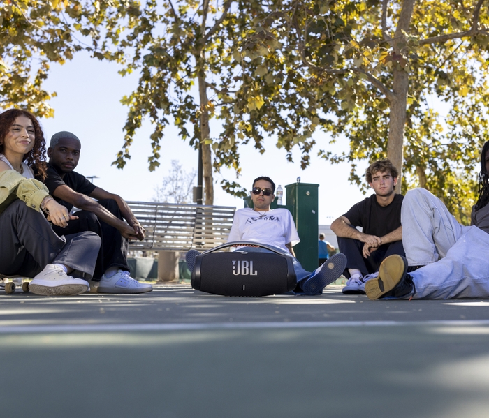 JBL_BOOMBOX_3_COURT_GROUP_x1