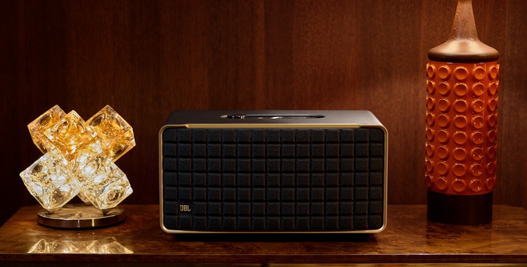JBL Authentics 500_Lifestyle