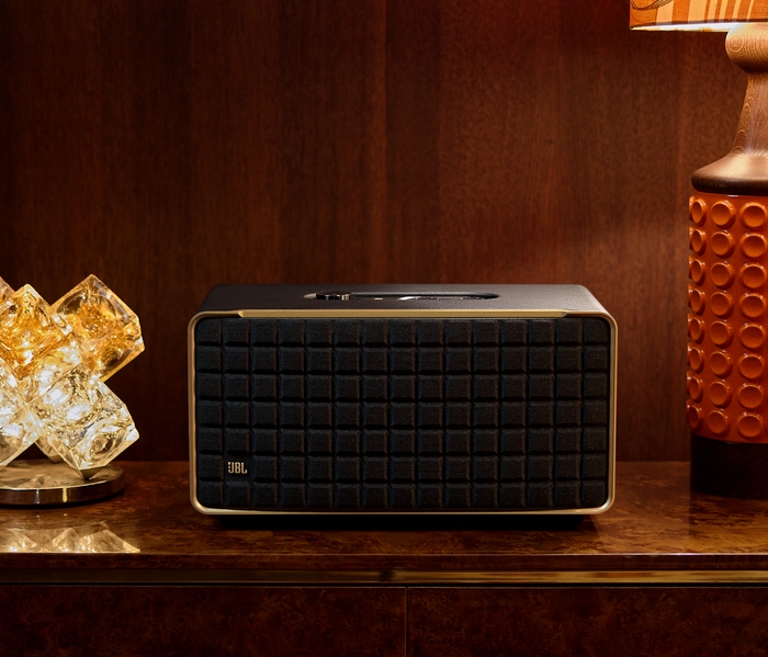 JBL Authentics 500_Lifestyle