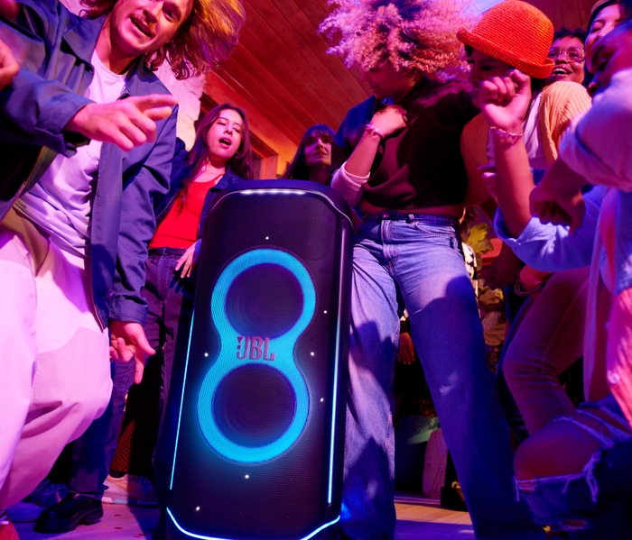JBL Partybox Ultimate_Lifestyle 1
