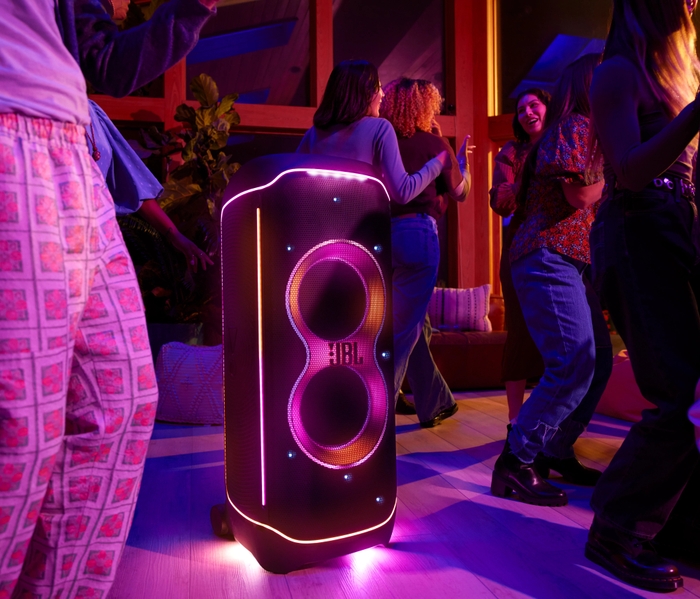 JBL Partybox Ultimate_Lifestyle 3