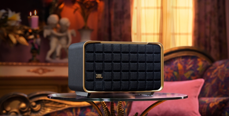 JBL Authentics 200_Lifestyle
