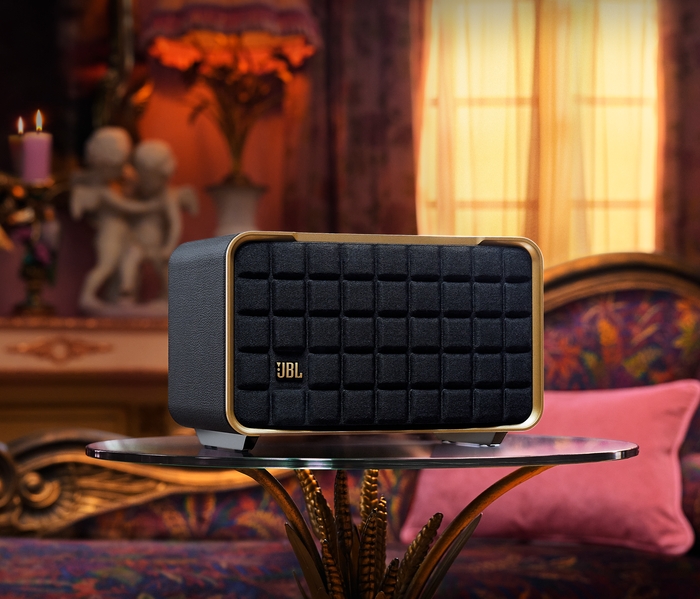 JBL Authentics 200_Lifestyle
