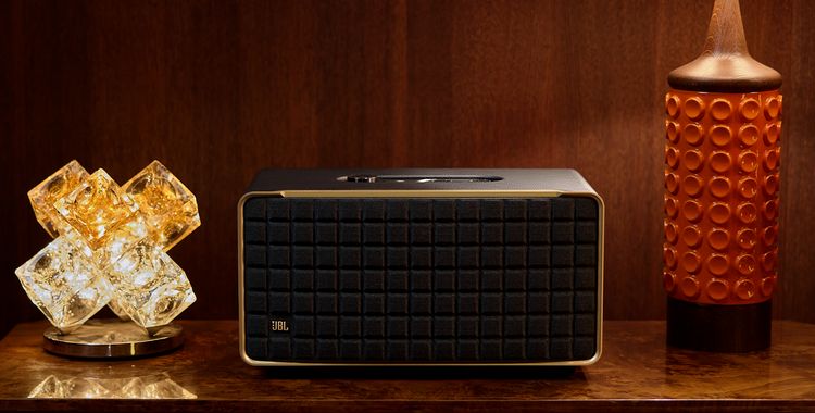 JBL Authentics 500_Lifestyle