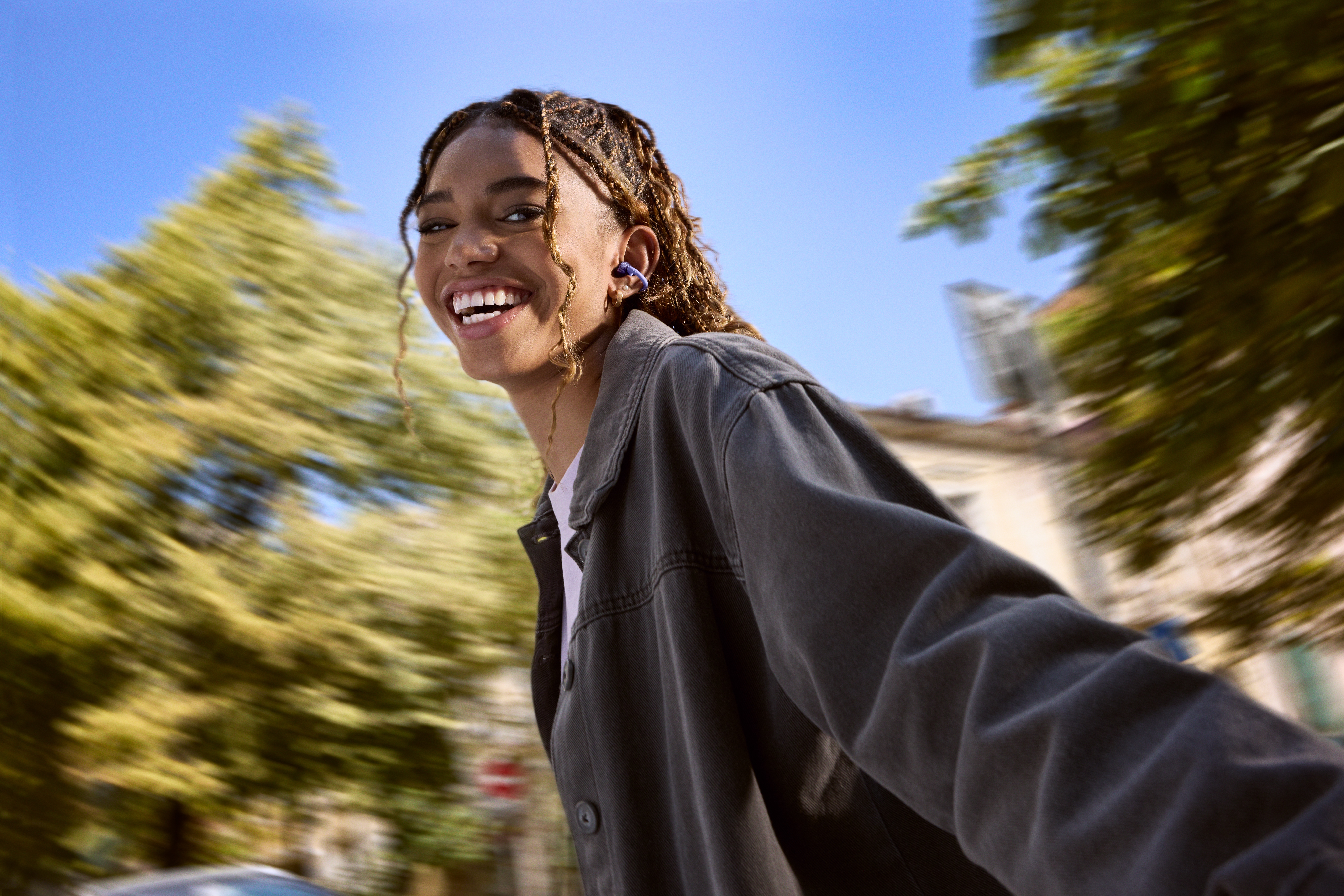 JBL_Soundgear-Clips_Lifestyle-Image_Purple