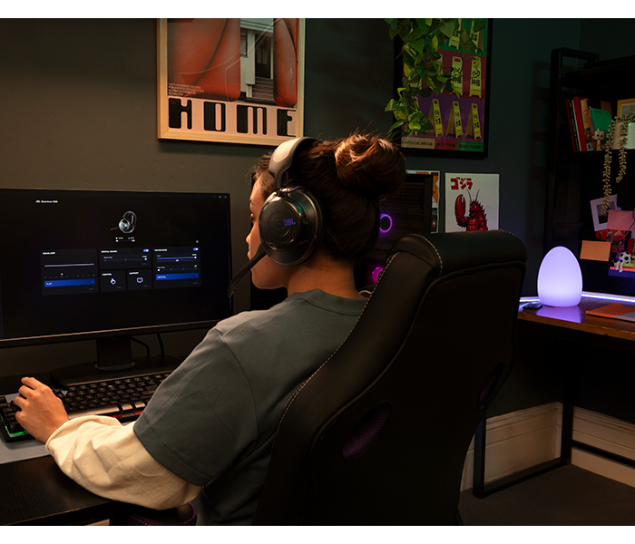 JBL_Quantum_520X-lifestyle03-black
