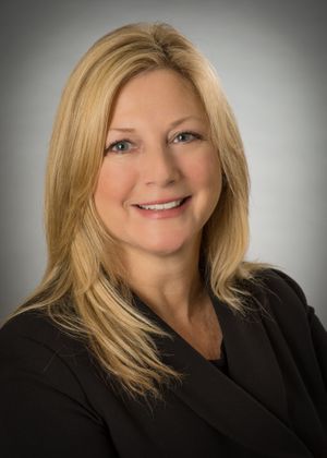 Lisa Cunningham has been promoted to senior regional manager with Associated Bank Commercial Real Estate division