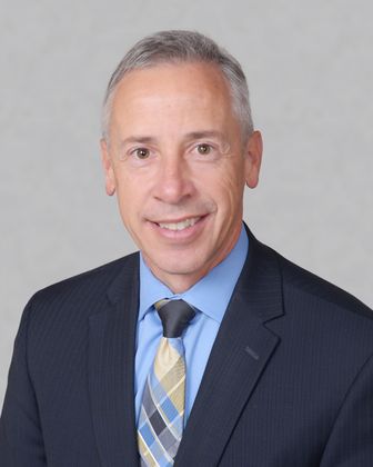 Gus Hernandez appointed to senior vice president, director of business banking with Associated Bank 