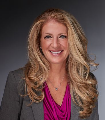 Associated Bank welcomes Erin Zimmerman as senior vice president, private banking in Central Wisconsin 