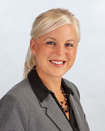 Volunteers of Associated: Amy Kempfer, Senior Bank Manager, Fairview Heights, Illinois 