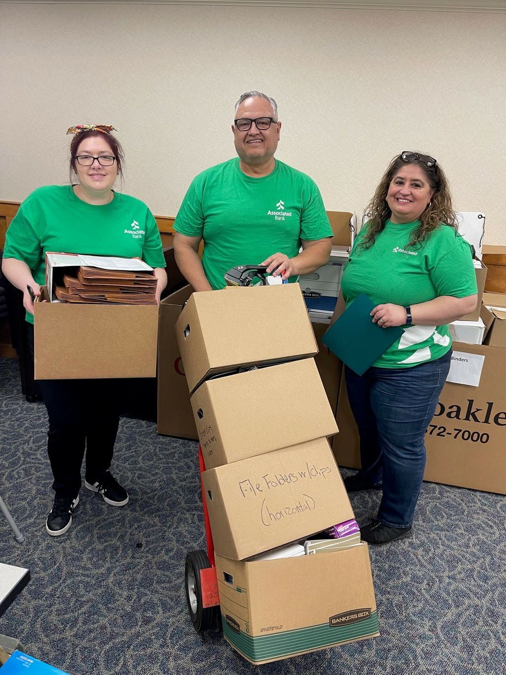 Associated Bank colleagues in Milwaukee volunteer and provide office supplies to nonprofit organizations. 
