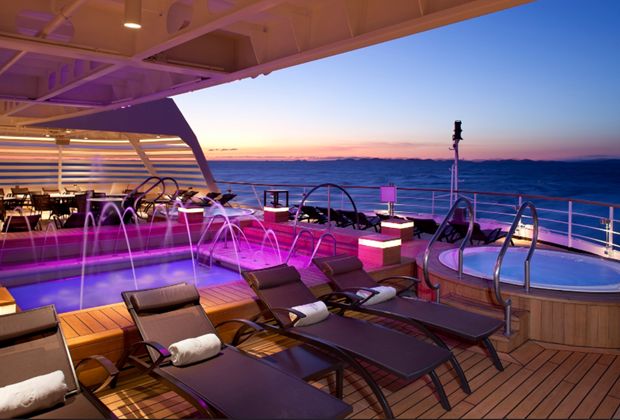 Cruise by Roderick Eime