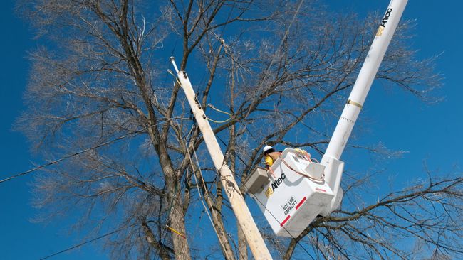 Power crews working to restore electricity in Indiana