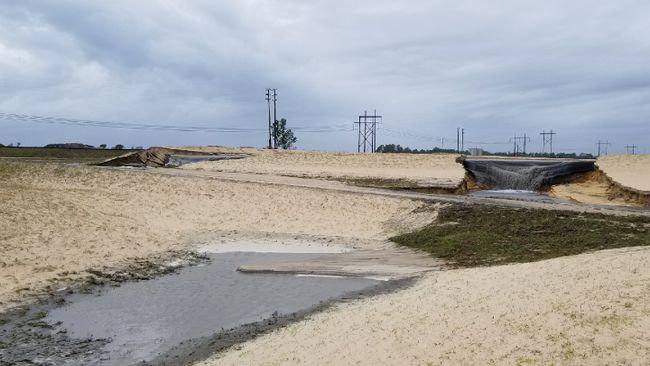 Sutton landfill erosion of sandy base, where no coal ash is placed, following Hurricane Florence. Photo uploaded Sept. 19, 2018.