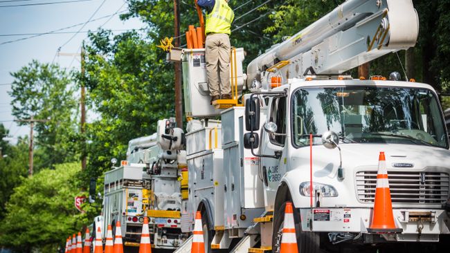 As storm season begins, Duke Energy reminds public to move over, slow down as they approach utility crews working along the roadside 