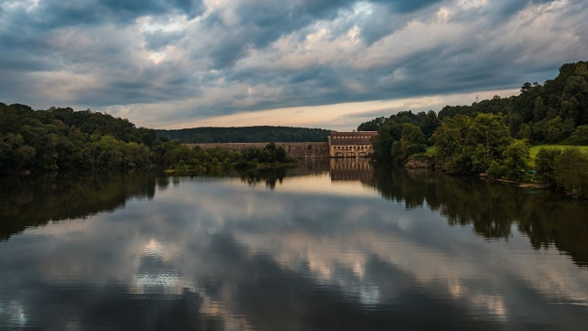 Duke Energy sigue moviendo agua por sus cuencas fluviales y exhorta a sus clientes a ser precavidos, ya que Helene aumenta el riesgo de inundaciones en Carolina del Norte y Carolina del Sur, sobre todo en la cuenca del río Catawba-Wateree