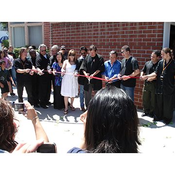 Ribbon_cutting_burbank