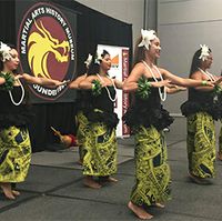 Hawaiian dancers