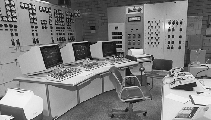 20170615Allen60_controlroom_700