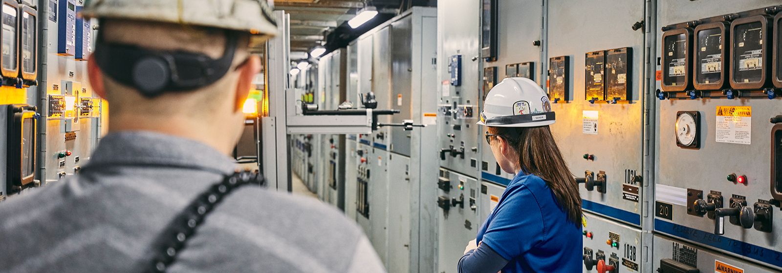 Robot keeps workers away from hazards
