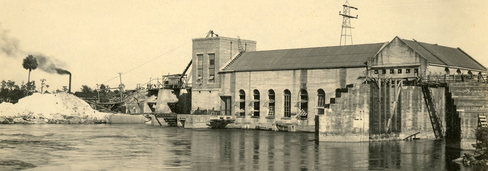 Retro photos: Power plants and big machines