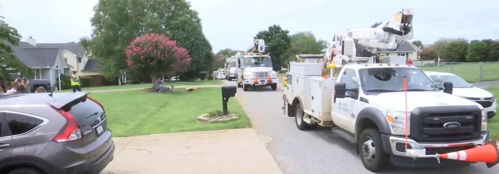 Lineworkers form parade of trucks to honor South Carolina teammate