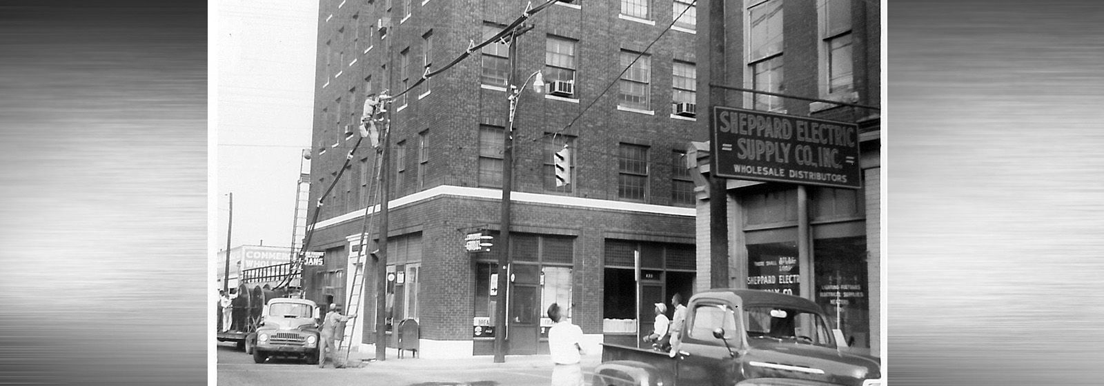 Retro photos: Look up at that guy working