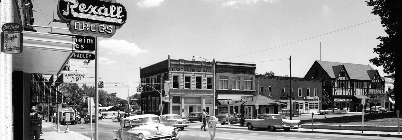 Retro photos: Street scene