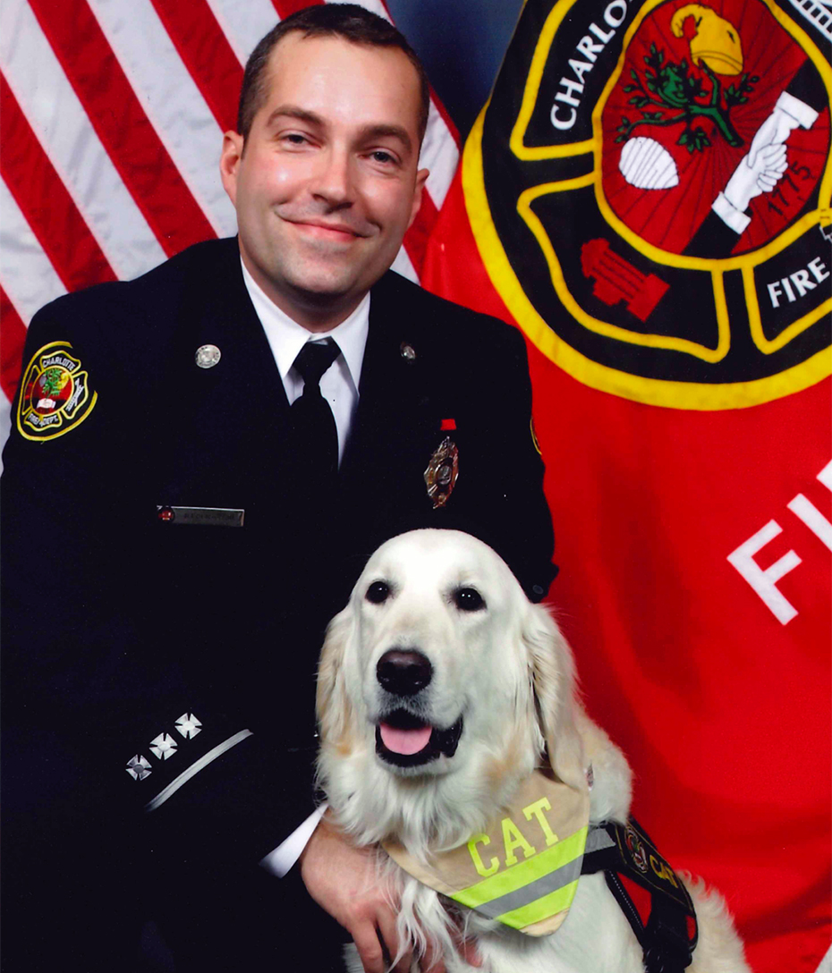 2022-1027-therapy-dog.dunton