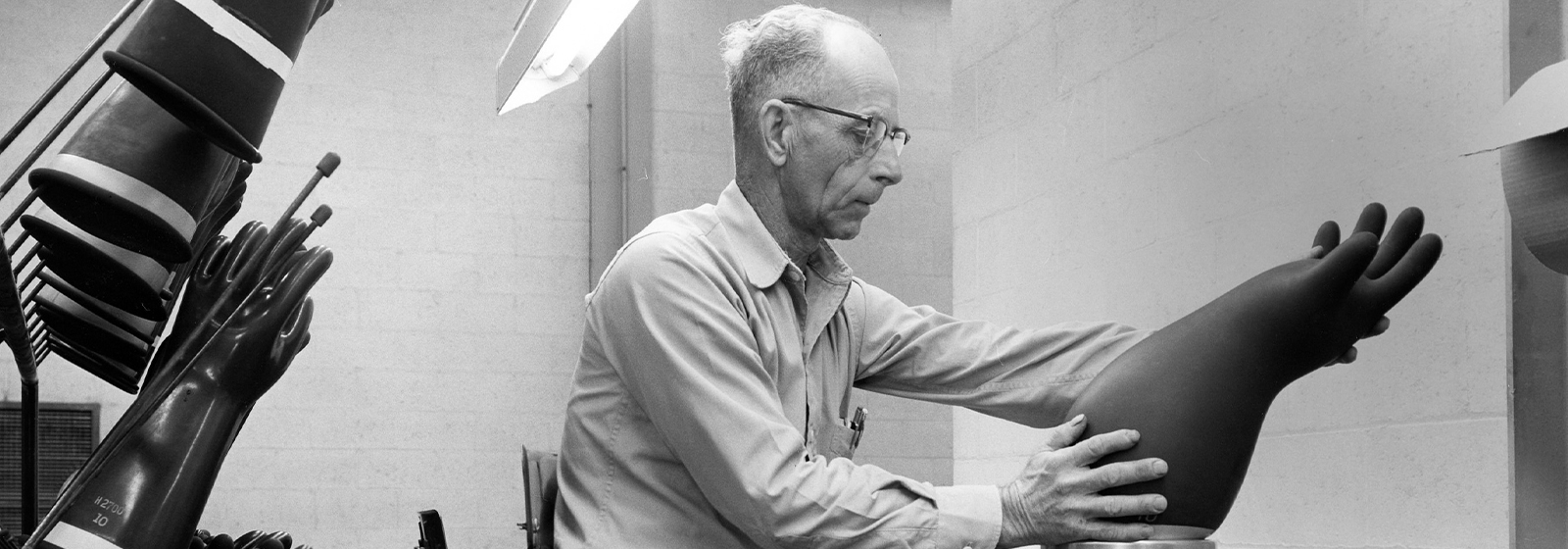 Retro photos: The return of The Glove Man