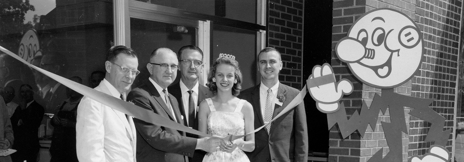 Retro photos: Ribbon cutting