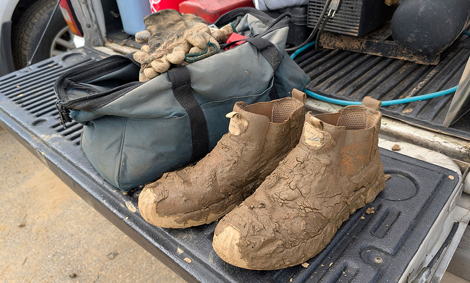 2024-lineworker-boots-mud