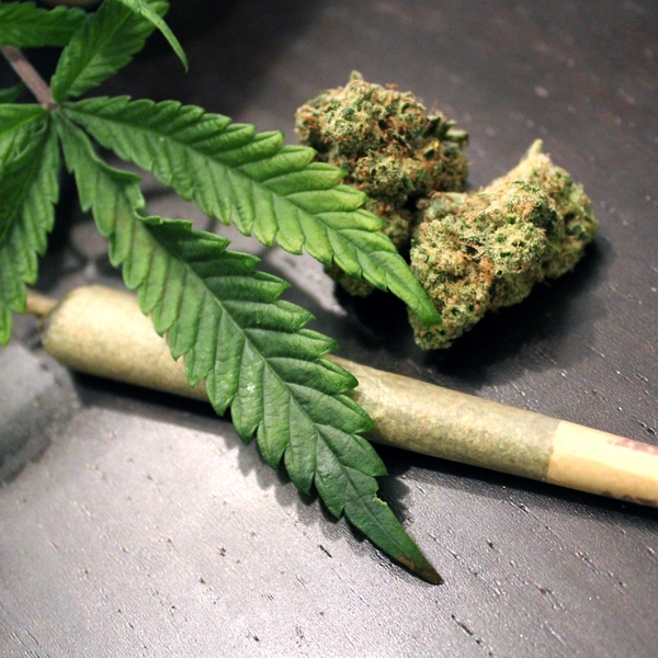 Marijuana+leaf-cigarette