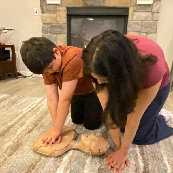Mom+showing+son+CPR