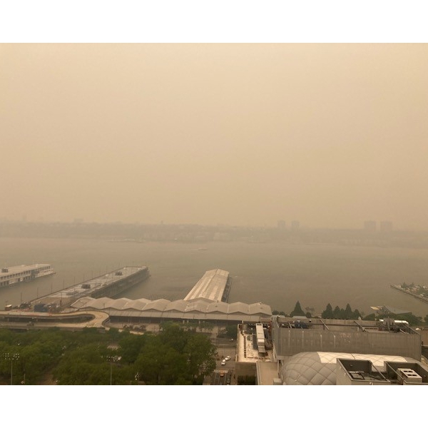 NYC+smoky+haze+over+Hudson+River